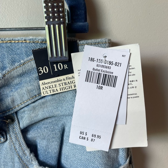 Abercrombie New Jeans - Picture 3 of 3